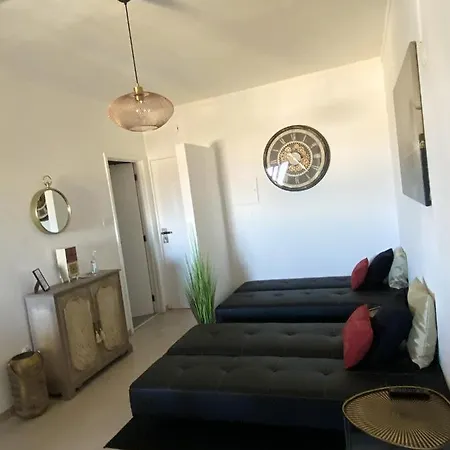Lägenhet Cozy In 60 M² With Balcony Garden View