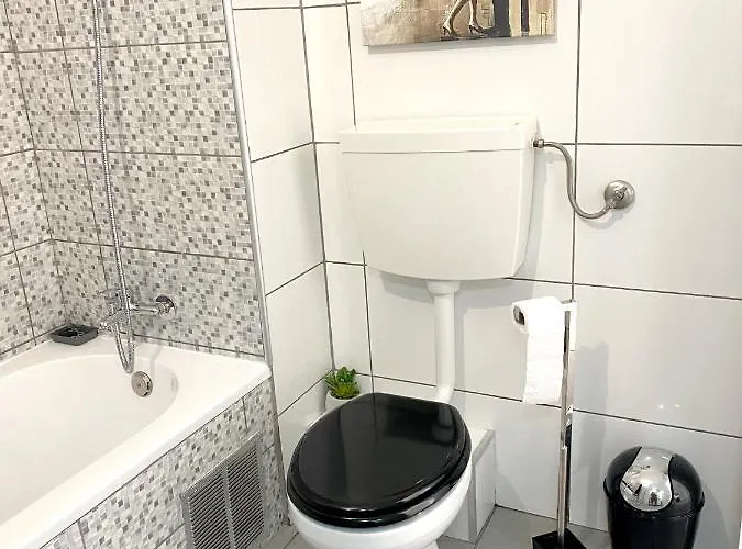 Cozy In 60 M² With Balcony Garden View
