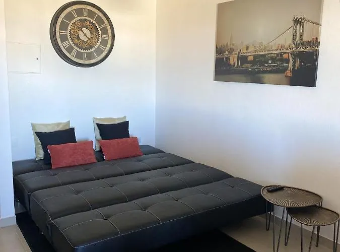 Cozy In 60 M² With Balcony Garden View Portimão