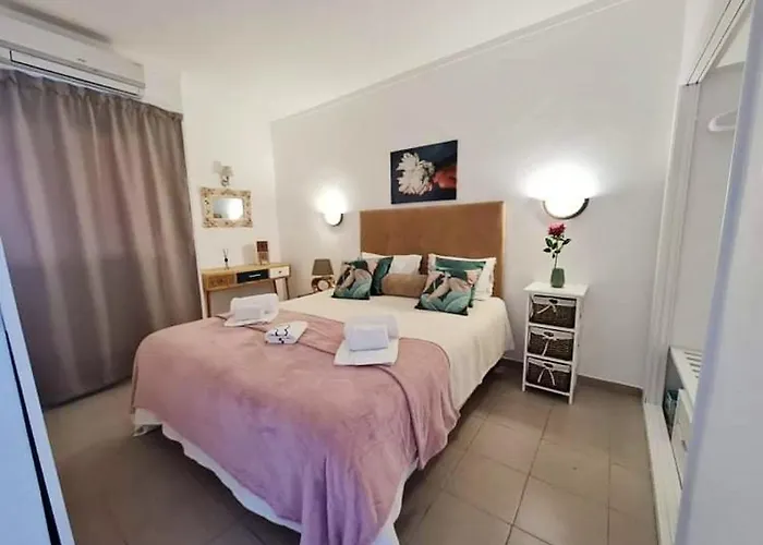Cozy In 60 M² With Balcony Garden View Daire *