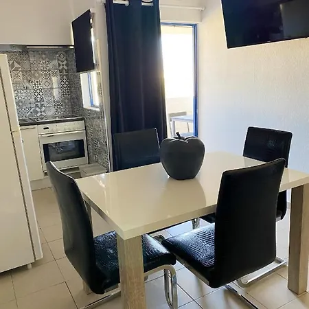 Beachside Terrace Apartment: View Retreat Apartment Portimao